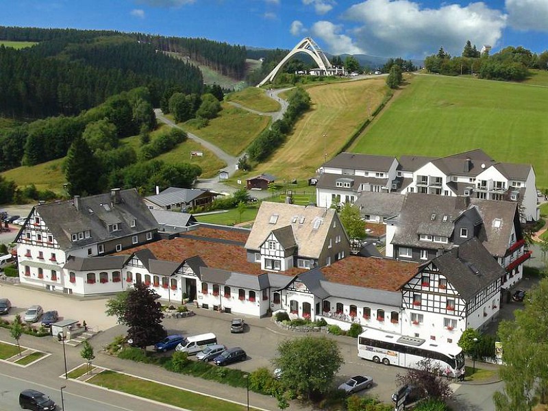 Hotel der Brabander met de bergen op de achtergrond