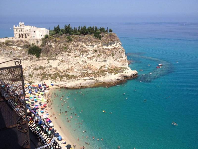 Je gaat dit prachtige strand in Italië bezoeken.