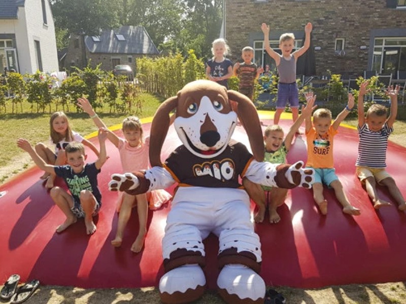 Mio en kinderen tijdens hun vakantie op Dormio resort Maastricht in Nederland