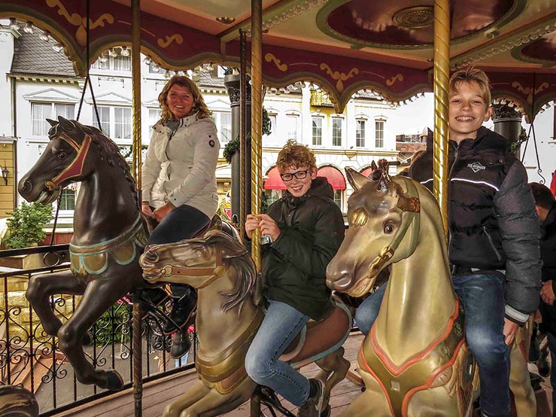 Samen met de kinderen in de draaimolen!