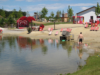 Het strandje bij Vakantiepark Legoland in Duitsland