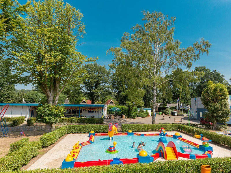 Kinderen spelen in het Kinderbad