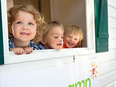 Kids in een stacaravan in Frankrijk