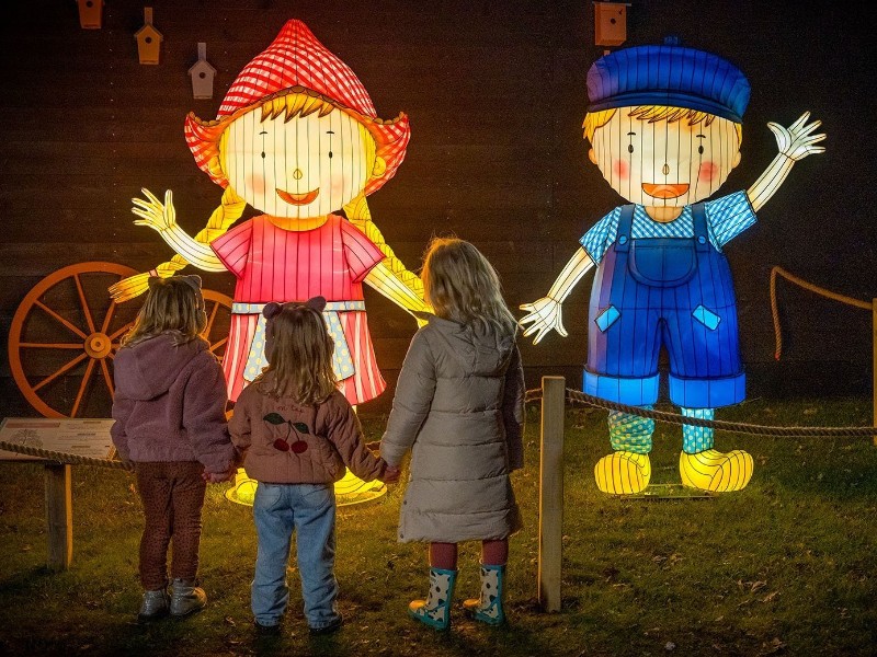 kinderen bij het lichtfestival resort molenwaard