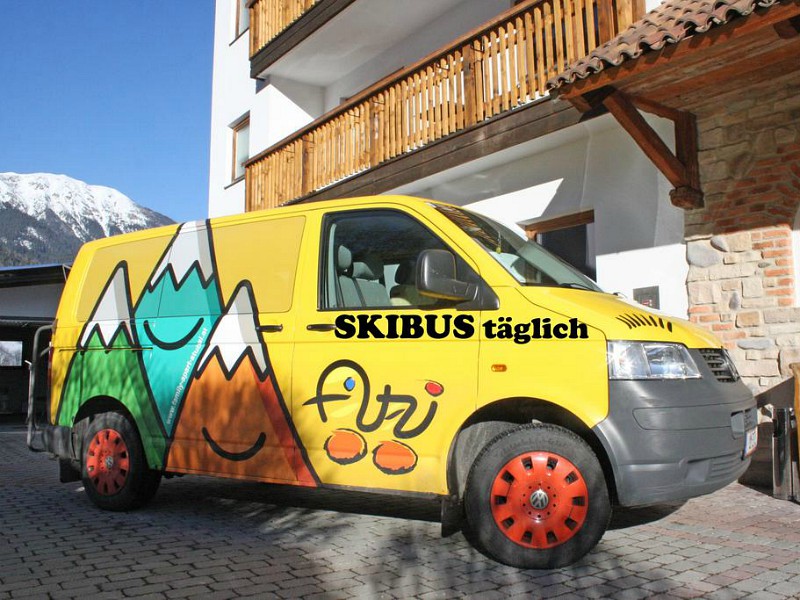 De skibus van hotel Family Apart Stubai in Tirol