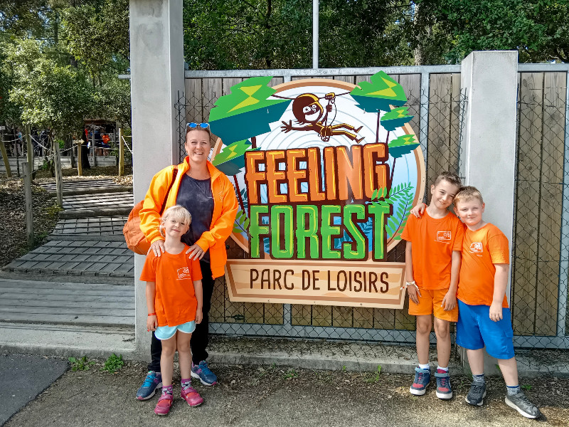 Bezoek samen met je kinderen Feeling Forest in Saint-Hilaire-De-Riez, in de Vendée. Een klimpark met maar liefst 12 klimparcoursen. Klimmen vanaf 3 jaar oud!