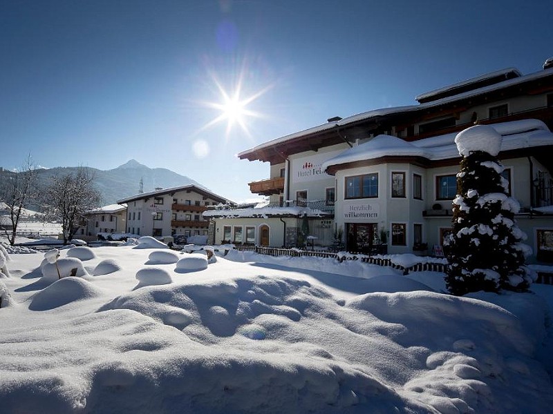 Het gezellige en kindvriendelijke familiehotel Felsenhof in het besneeuwde Flachau