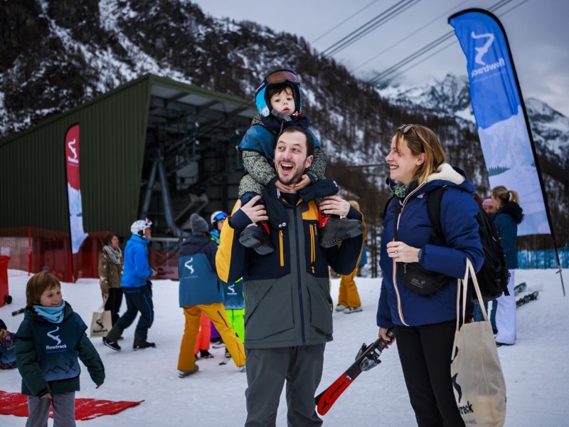 gezin op wintersport met flowtrack