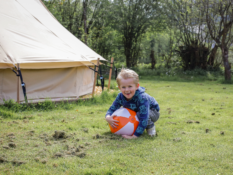 Geardropper biedt op de goed onderhouden camping De la Cascade comfortabele glamping tenten aan in de Ardennen.
