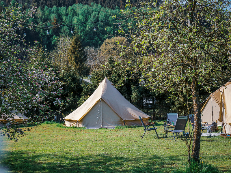 Via Geardropper kun je leuke glampingtenten boeken op campings in de natuur. Elisabeth en haar kinderen gingen dit een weekendje uitproberen in de Ardennen.