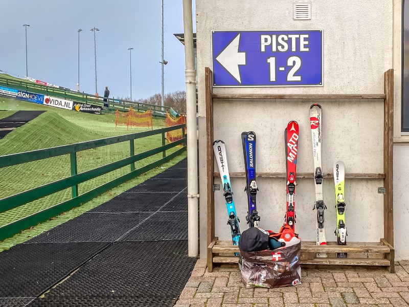 De route naar de verschillende pistes staat duidelijk aangegeven