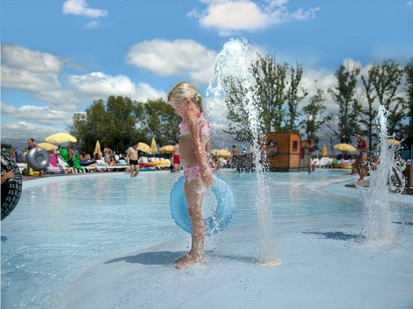 Afkoelen in het waterspeelbad