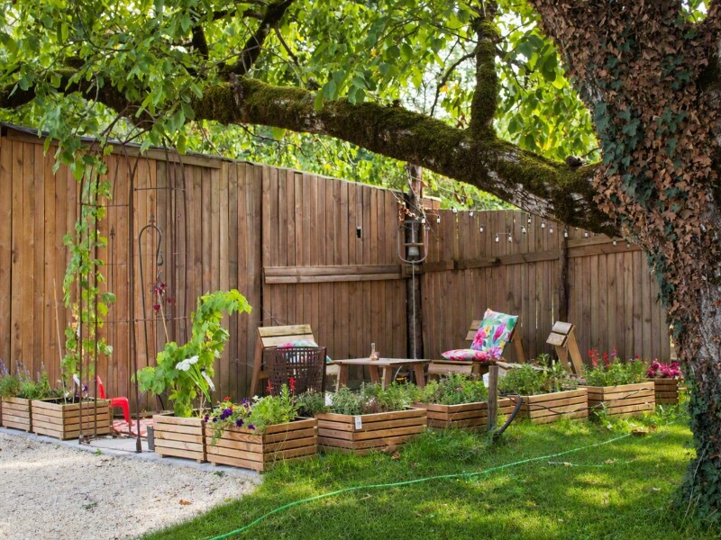 Zitje in de tuin van Het Gras is Groener Zitje in de tuin van Het Gras is Groener