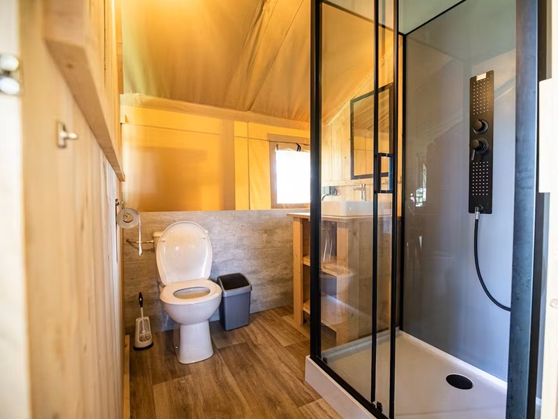 Greencamp badkamer bij safaritent