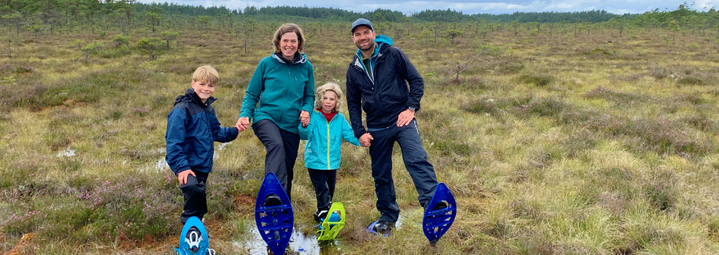 Wandelen door het moeras, een bijzondere activiteit in Zweden