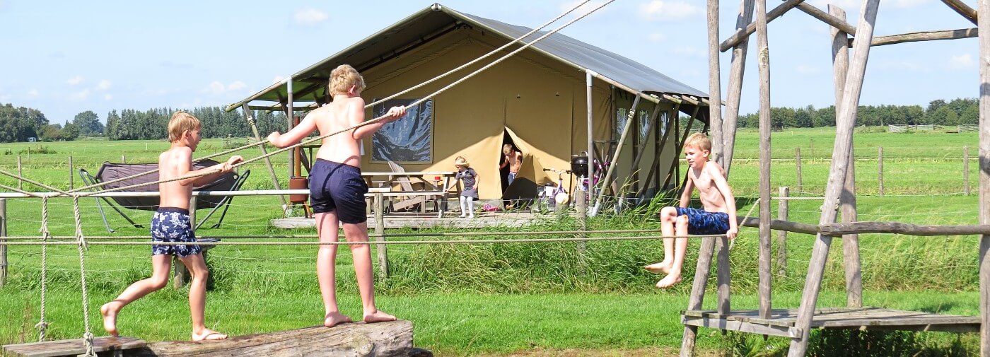 Glamperen bij de boer. Fun bij FarmCamps de Stolkse Weide