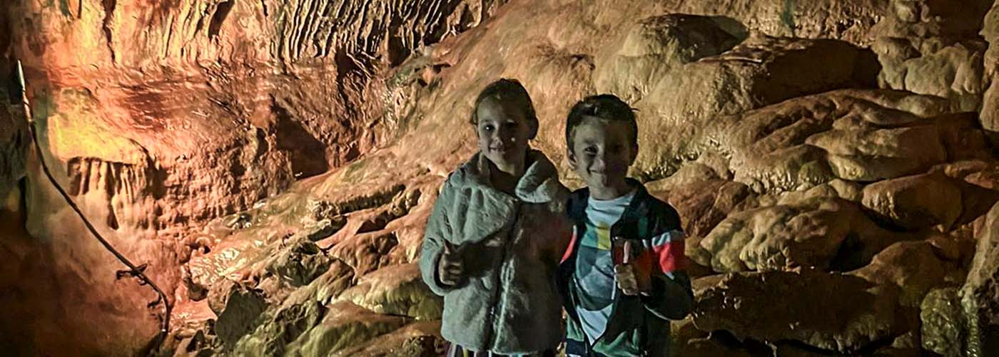 De kinderen in de grotten van Baume-les-Messiers