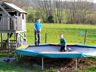 Trampoline bij Herlaeve