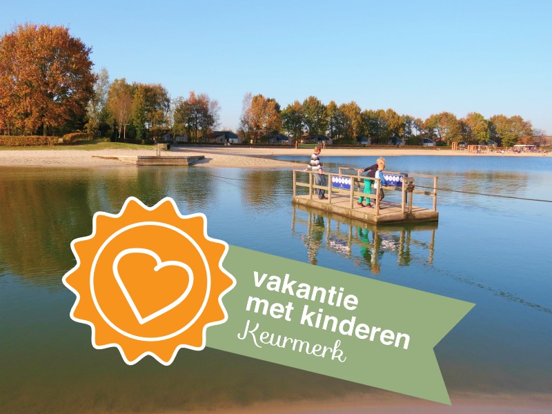 Vlotvaren op de recreatieplas van Hof van Saksen