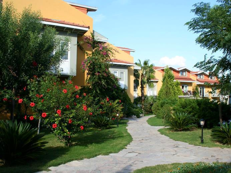 De groene tuinen van hotel Club Alla Turca