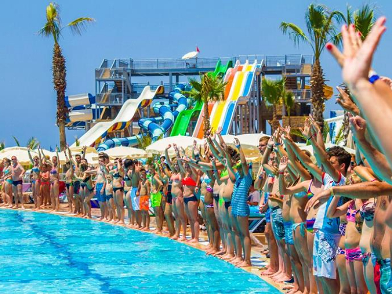 Kinderpret bij het zwembad bij het Eftalia Aqua Resort in Alanya