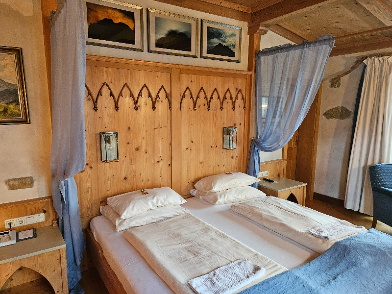 Ons hemelbed bij Hotel Hirsch in Füssen