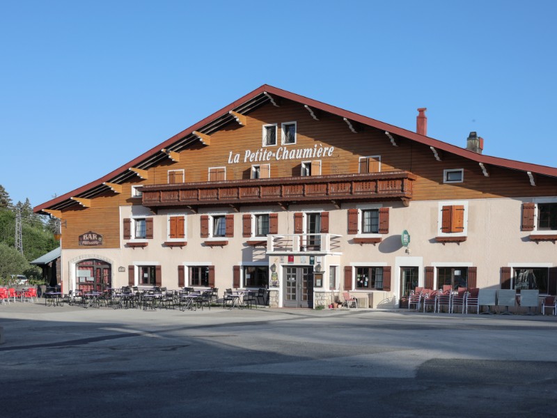 Hotel La petit Chaumiere op de col de la Faucille ligt in een geweldig gebied voor gezinnen die van outdooractiviteiten houden.
