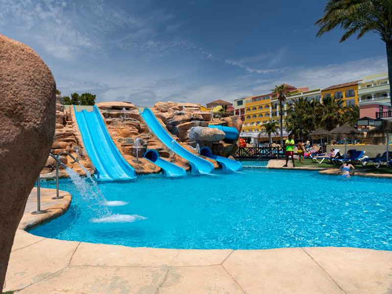 Aquapark bij hotel Mediterraneo Bay
