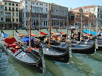 Gondels in Venetie