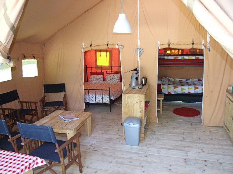 Inrichting tent Anjou