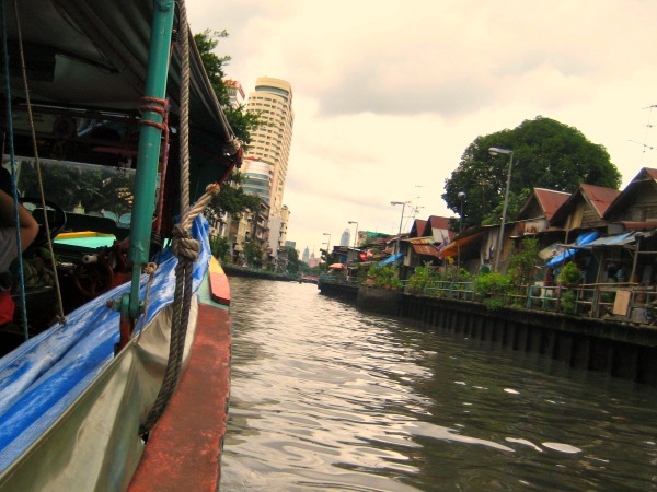 Met de kanaalboot door Bangkok