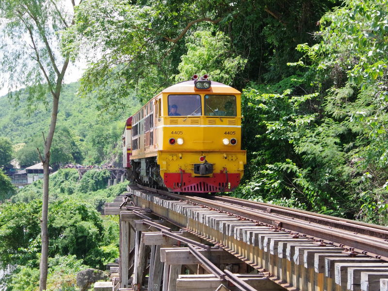 De beroemde trein van Kanchanaburi in Thailand