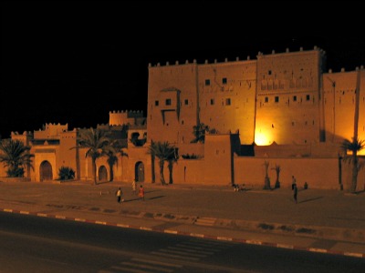 De mooi verlichte Kasbah Taourirt