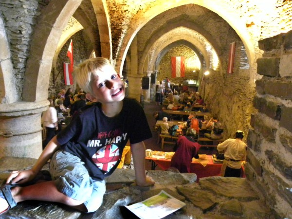 Tycho poseert in de kelders van kasteel Vianden
