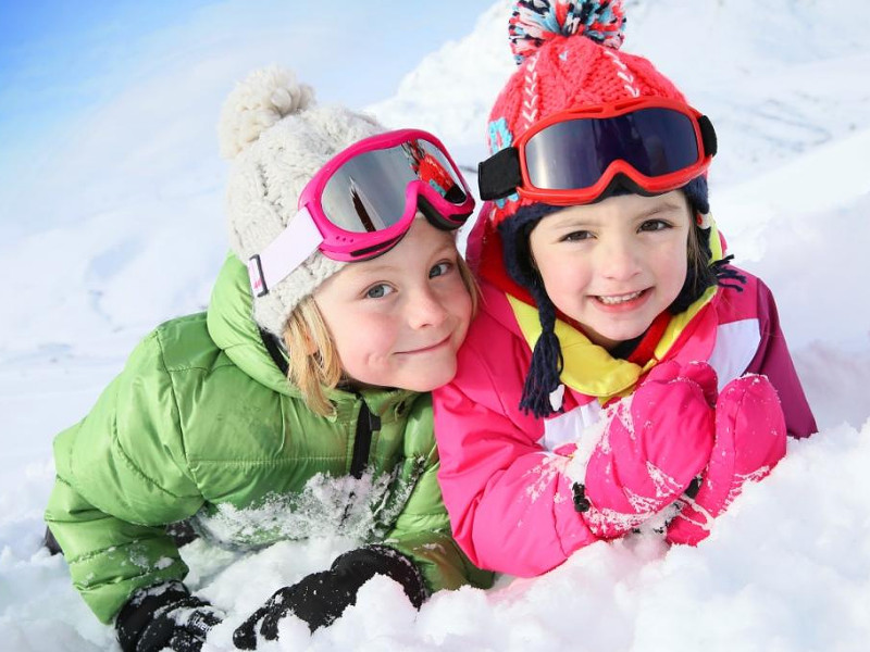 Kinderopvang op wintersport, kids in de sneeuw