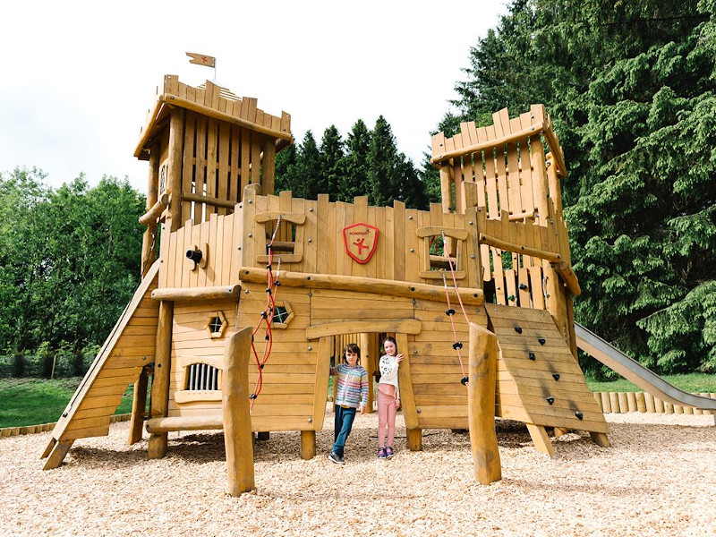 De speeltuin met speelkasteel bij Landal Kielder Waterside in Engeland