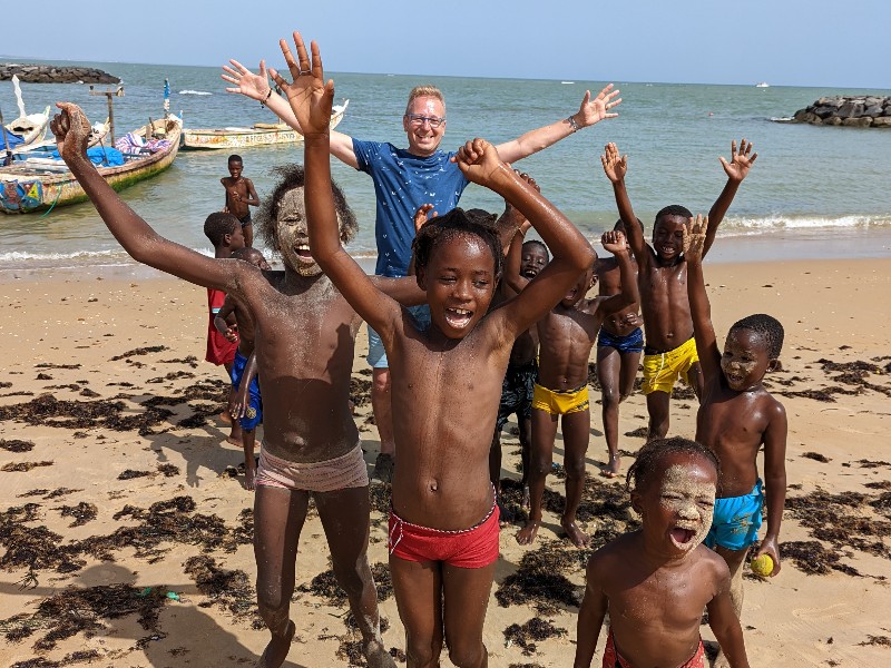 Senegal is het eerste land in West-Afrika onder de Sahara. Beleef met je kinderen dit bijzondere land van woestijn tot de groene delta's