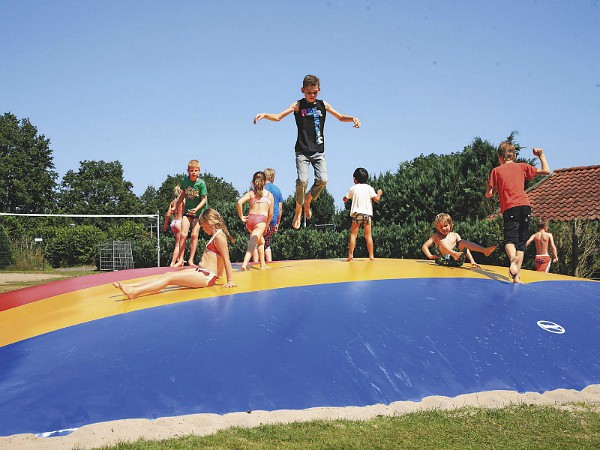 Plezier op de airtrampoline