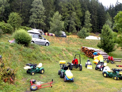 tractors, skelters, en ander groot materieel voor de kids