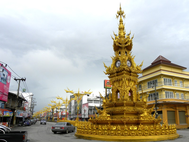 De gouden klokkentoren in Chiang Rai