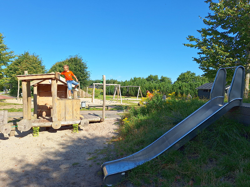 Spelen in de speeltuin van Lalandia Billund