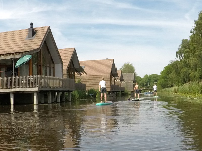 Suppen bij de waterwoningen van Landal de Reeuwijkse plassen