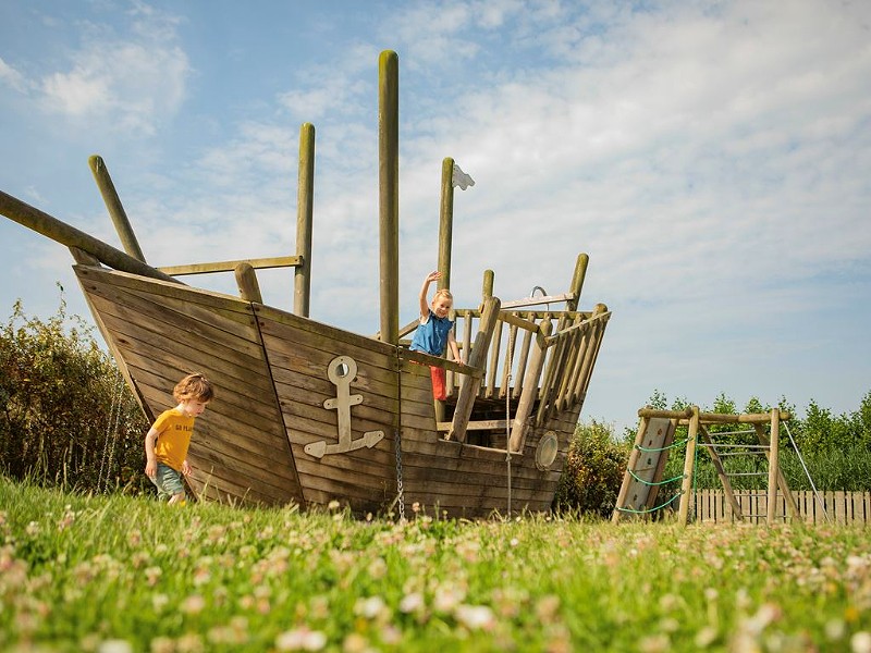 Speelschip bij Landal Schutterbos