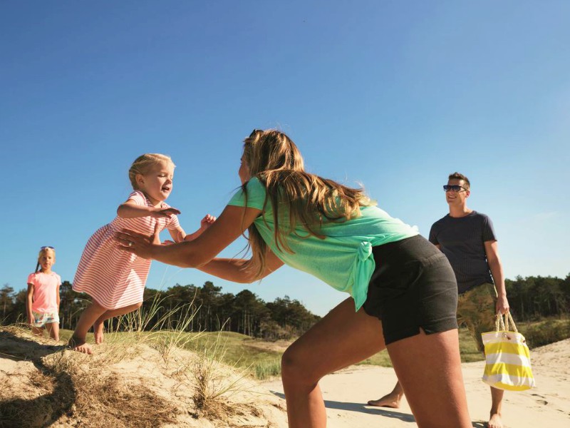 Landal Vlieduyn gezin in de duinen