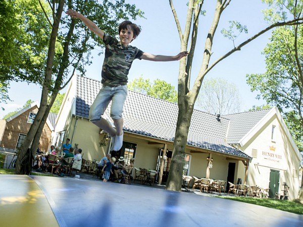 Springkussen bij Landal de Waufsberg