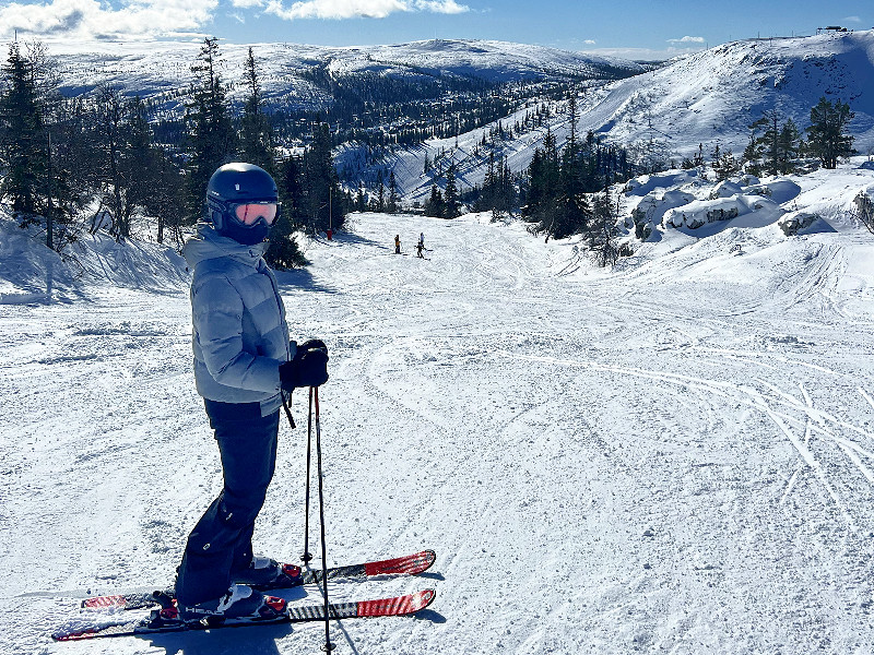 Lara op de skipiste in Zweden