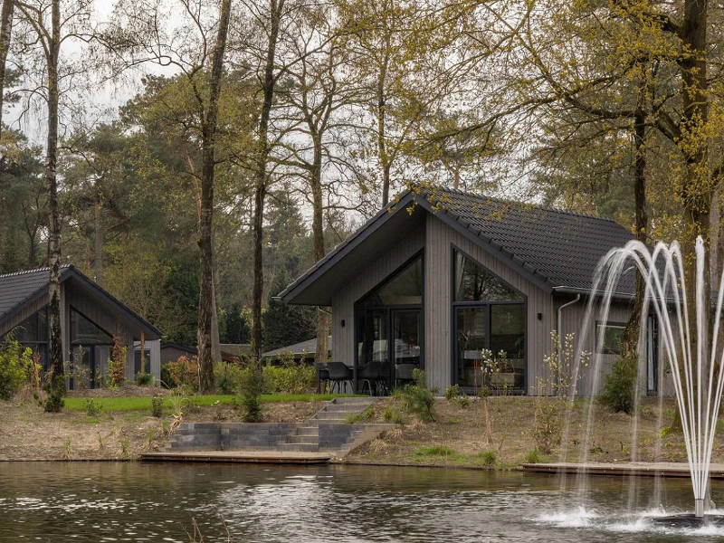 Een van de luxe vakantiewoningen op vakantiepark Latour in Brabant