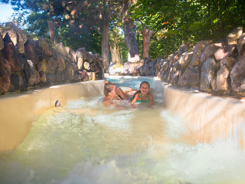 In de wildwaterbaan bij Center Parcs les Bois Francs