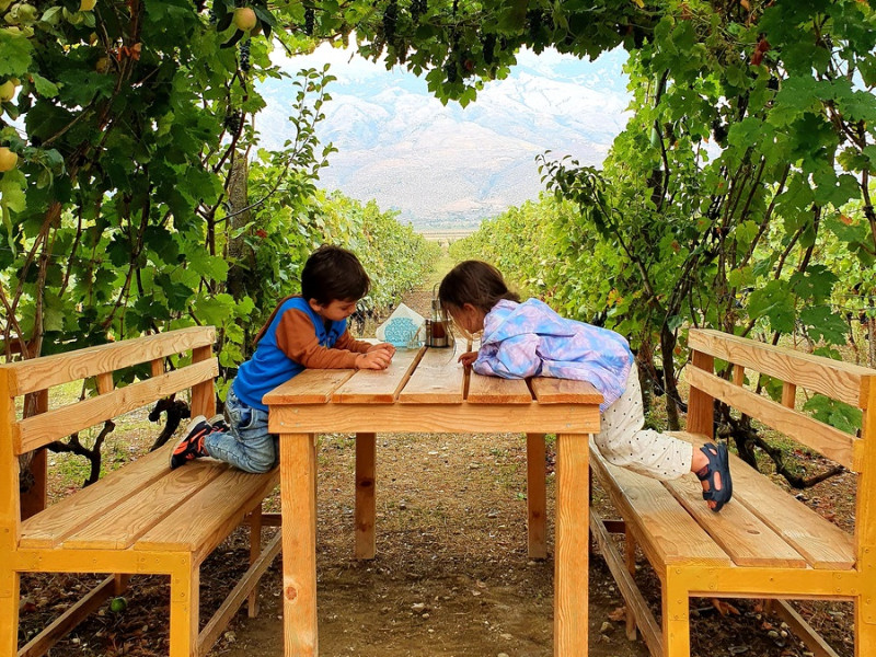 Kids bij het hart in Gjirokastra