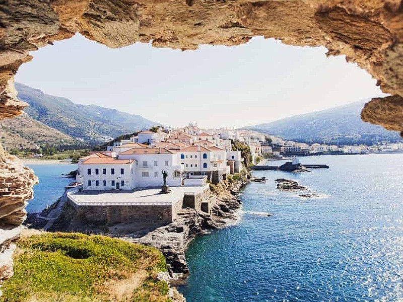 Andros, een van de onbekendere Cycladen eilanden in Griekenland. Je kunt hier een rondreis boeken met Local Touch Travel